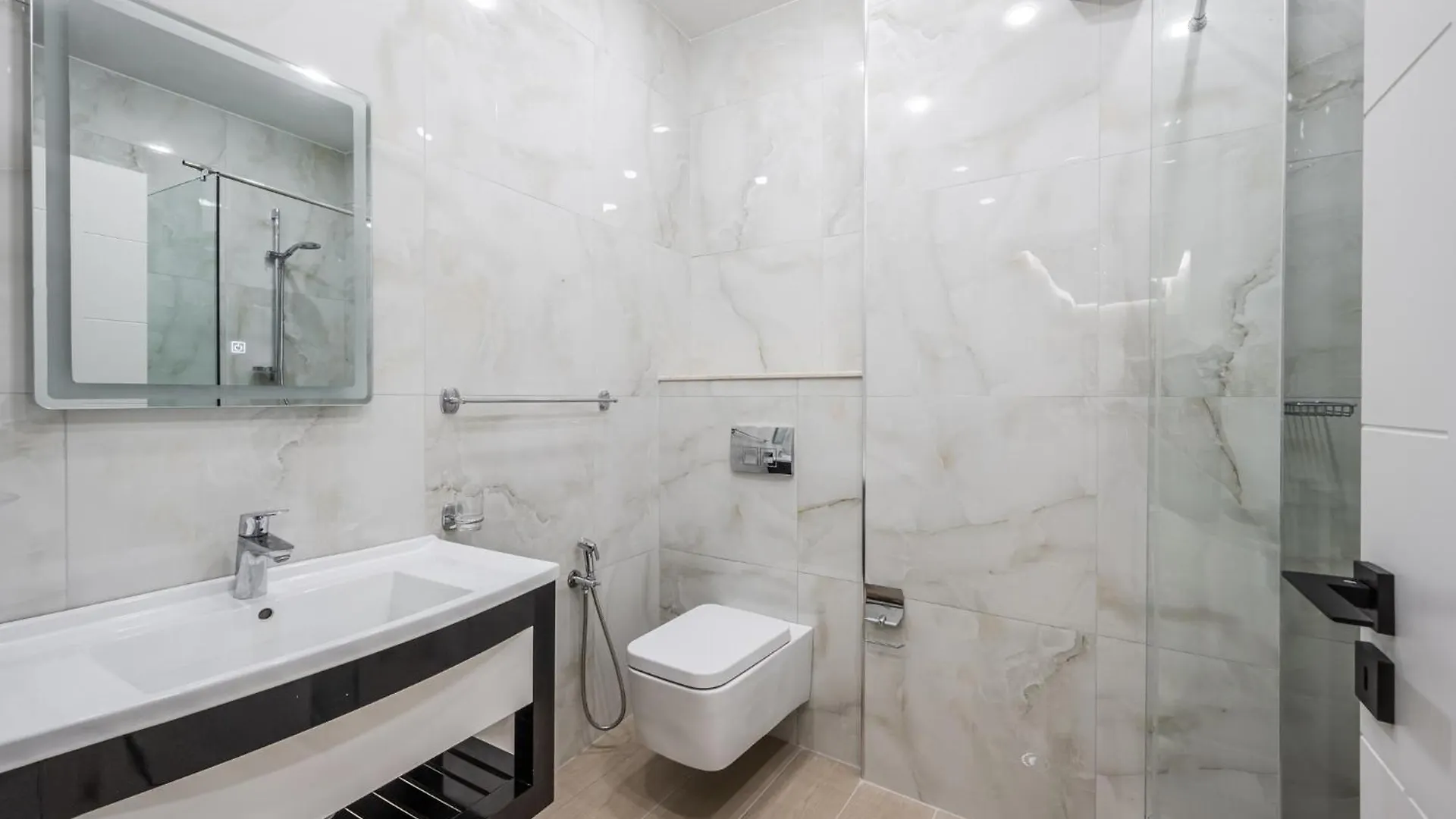 Lucas Central Home Tirana